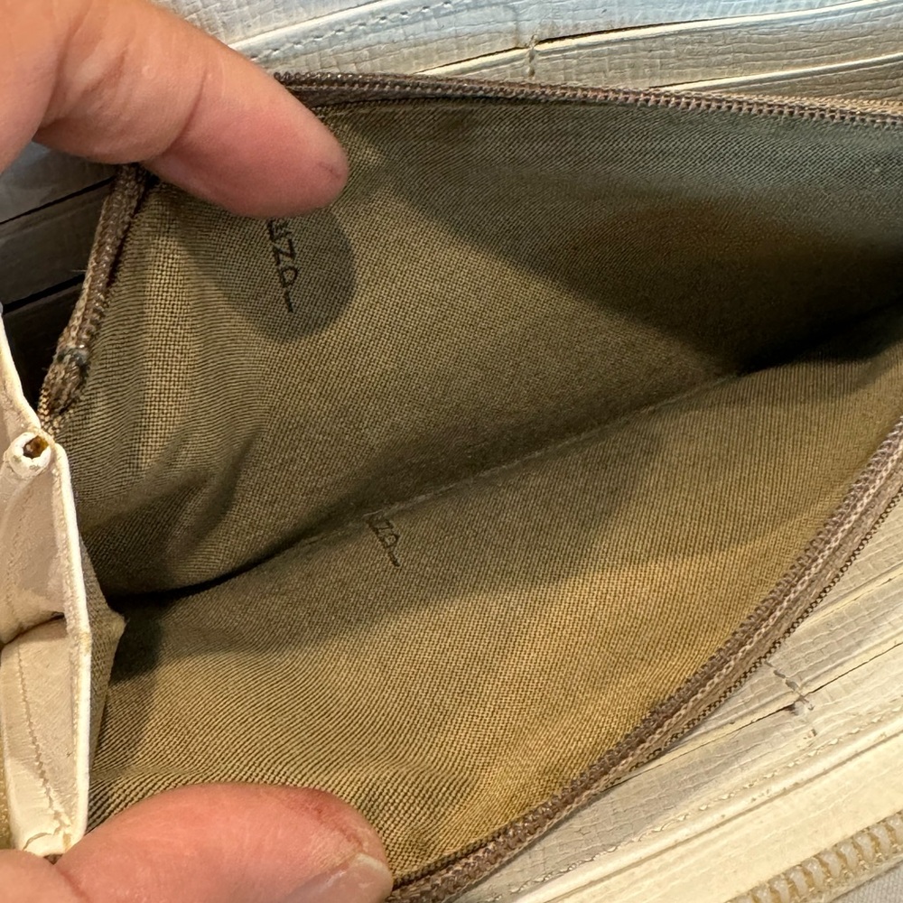 Authentic Fendi zippy wallet - Picture 7 of 11